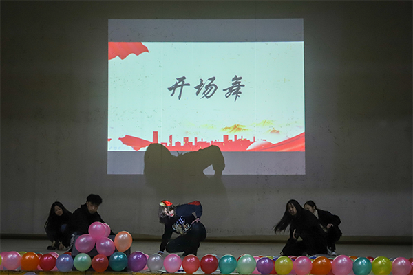 33d85f7f32794c428678d66c44e172e3.png 开场舞2.png